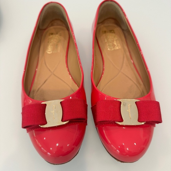Ferragamo flats - Picture 1 of 3